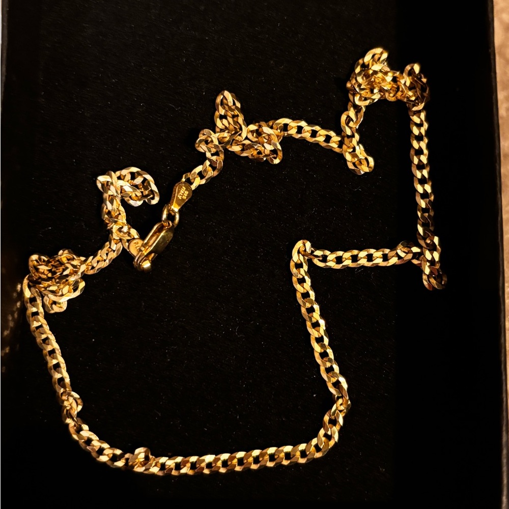 Elegant Gold Chain Necklace